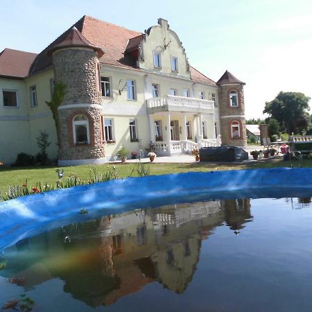 ホテル Gutshaus Darsikow エクステリア 写真