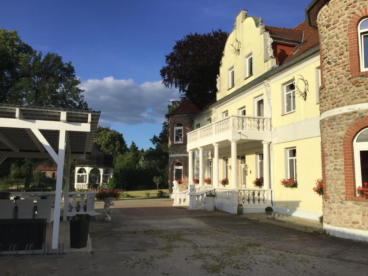 ホテル Gutshaus Darsikow エクステリア 写真
