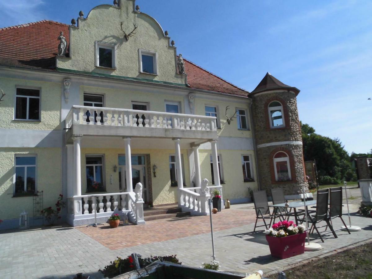 ホテル Gutshaus Darsikow エクステリア 写真