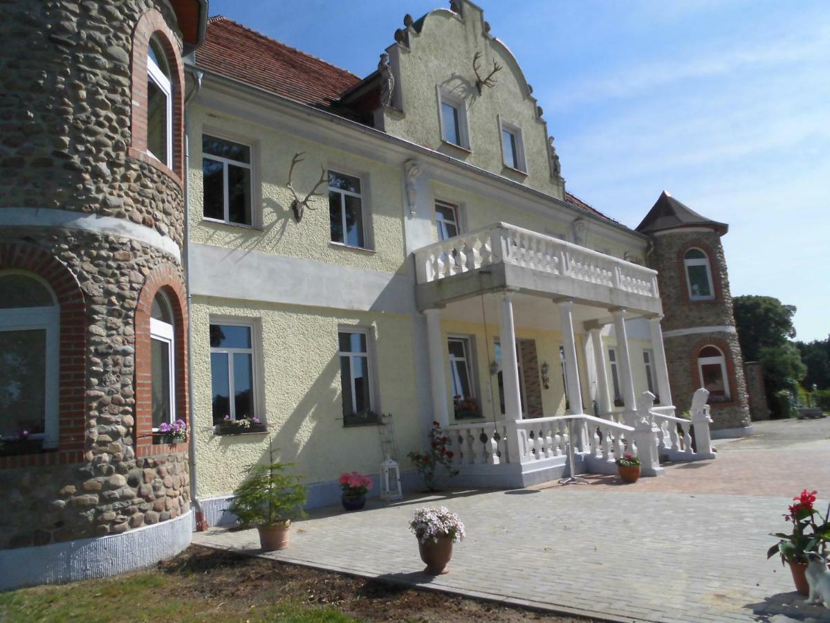 ホテル Gutshaus Darsikow エクステリア 写真